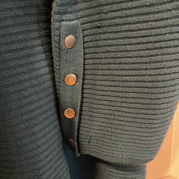 Alfani Woman 1X Plus teal sweater Preowned - Picture 4 of 5